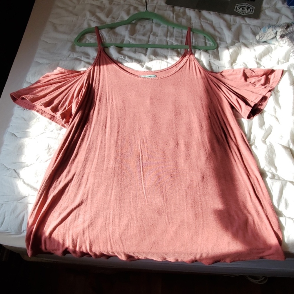 💕Cold shoulder top💕